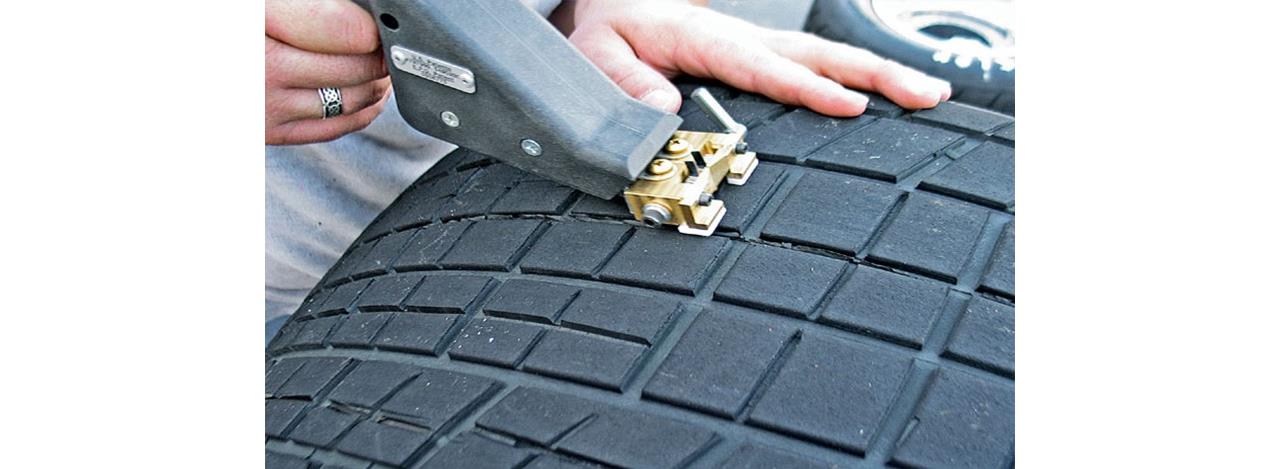 Grooving a tire