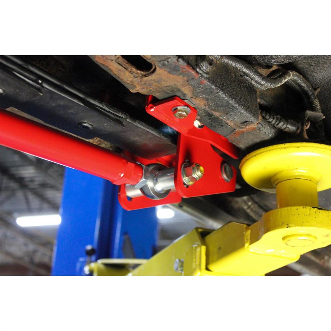 UMI 262824R 7081 FBody Leaf Spring Traction Bars/Mounts, Red