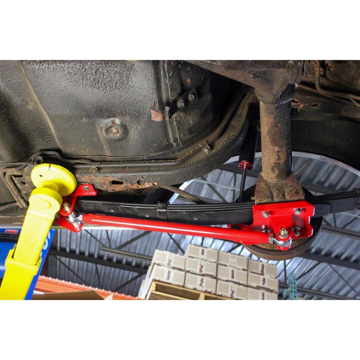 UMI 262824R 7081 FBody Leaf Spring Traction Bars/Mounts, Red