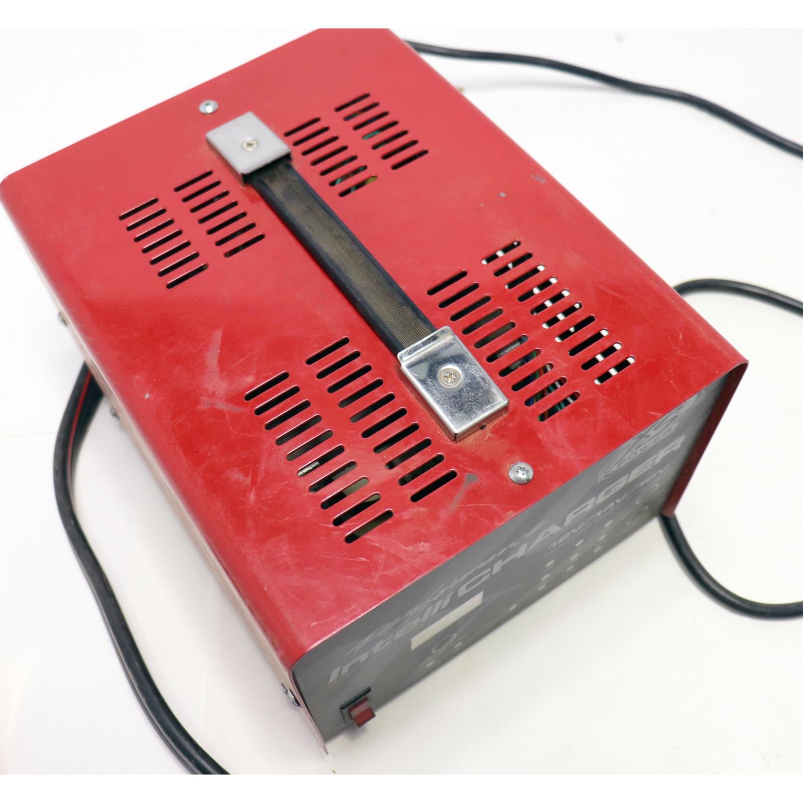 XS Power 1005 12 and 16 Volt Battery Charger